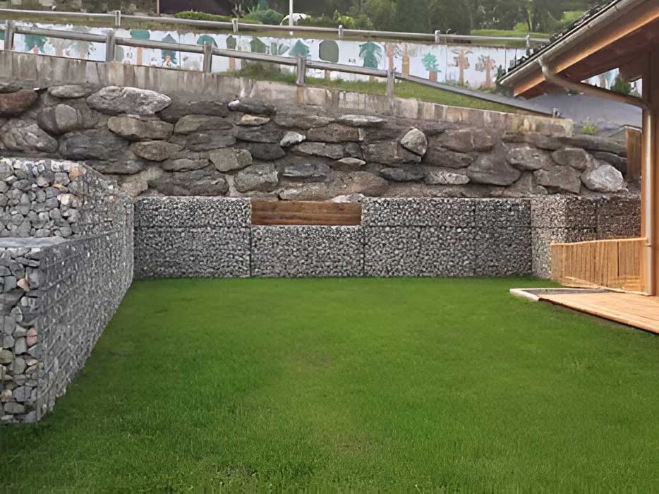 murs de soutènement en gabion à Passy dans la vallée de l'Arve